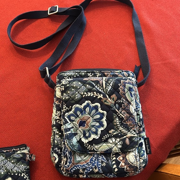 Vera Bradley floral crossbody with matching wallet. Great for travel. - Picture 2 of 7